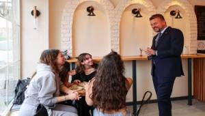 Gençlere Hizmet Sürüyor