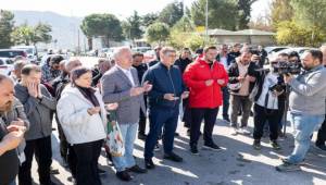 İzmirlilerle Mezarlıkta Çevre Temizliği Yaptı 