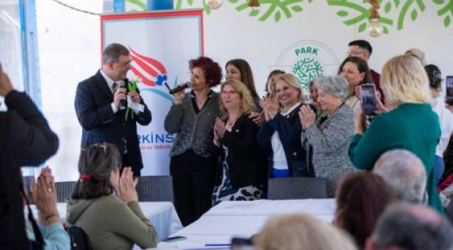 Başkan Tugay Parkinson hastaları ve yakınları ile buluştu