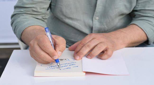 İzmir Kitap Fuarı’nda Ercan Kesal söyleşisi