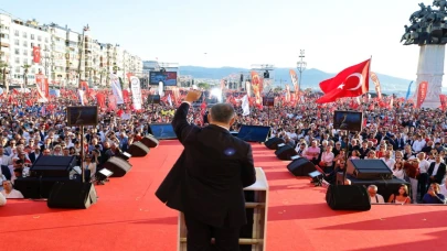 “İzmir Özgürlüğün Şehridir”