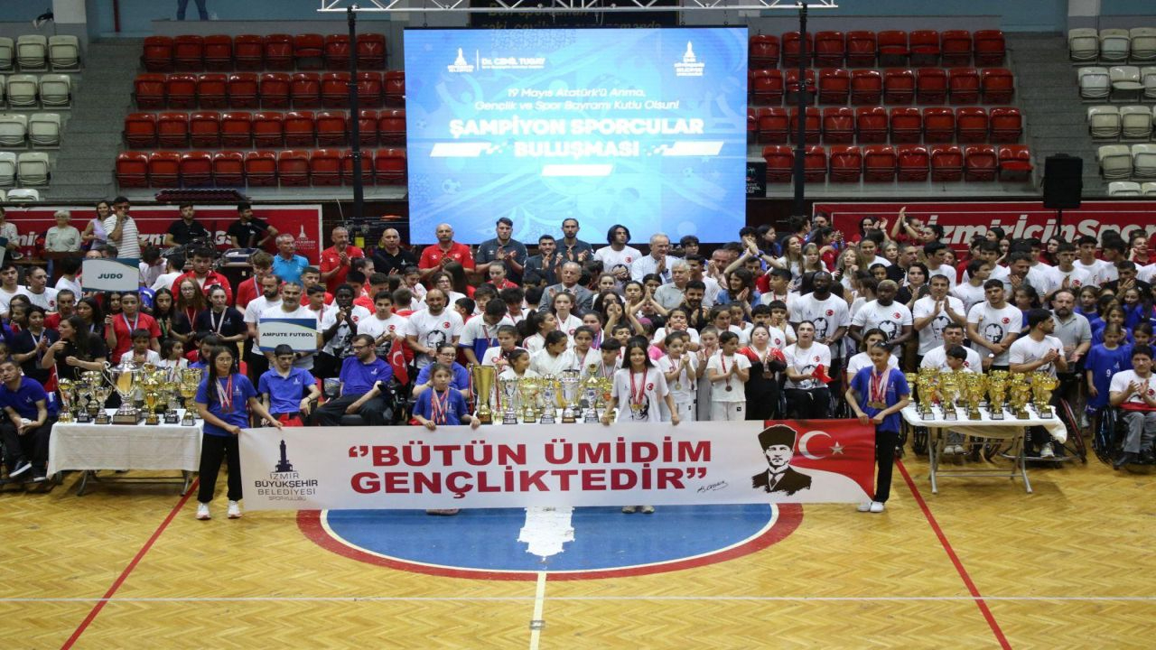 Celal Atik Spor Salonu’nda Gençlik Buluşması