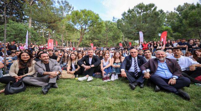 CHP'Lİ MİLLETVEKİLİ MAHMUT TANAL BUCA'DA ÜNİVERSİTELİLERLE