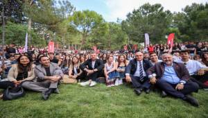 CHP'Lİ MİLLETVEKİLİ MAHMUT TANAL BUCA'DA ÜNİVERSİTELİLERLE