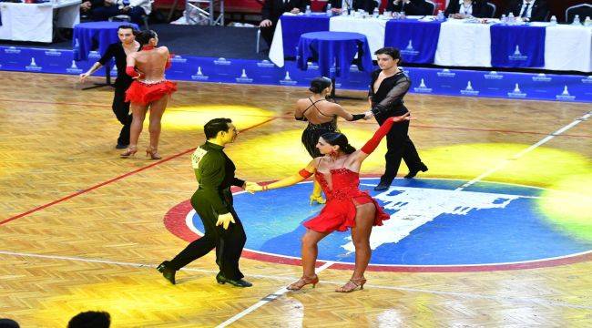 Dansçıların Kıyasıya Rekabeti