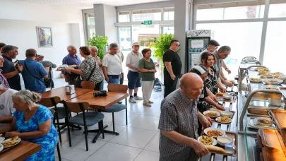 Başkan Zeyrek Anısına Buca Kent Lokantalarında Yemekler Ücretsiz Dağıtıldı