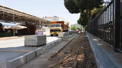 Balçova’da park yenileme ve çevre düzenleme mesaisi