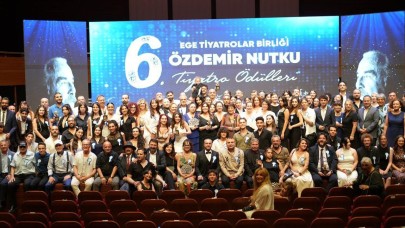 İzmir Şehir Tiyatroları’na anlamlı ödül