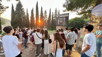 Gençler Efes'i keşfetti