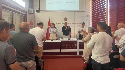 Belediye Meclisinde dayanışma mesajı: Ayakta alkışlandılar