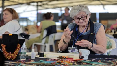 Konak’ın el emeği pazarı hayatlara dokunuyor