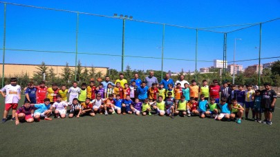Bucalı minik kramponlar futbol eğitiminde