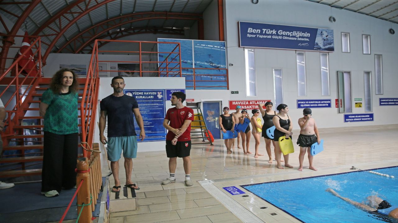 Karşıyaka Belediyesi Yüzme Havuzu’na modern dokunuş
