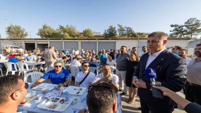 Başkan Tugay cuma sabahı işçilerle buluştu