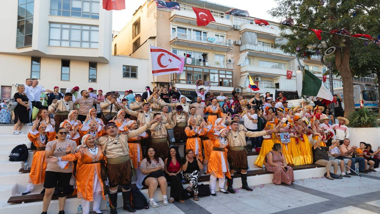 Halk Dansları Festivali’nden coşku dolu açılış