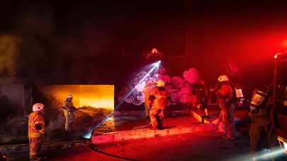 Konak'taki yangında iki kişi kurtarıldı