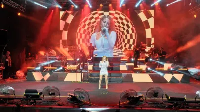 Çim Konserleri sahnesi Derya Uluğ’u ağırladı