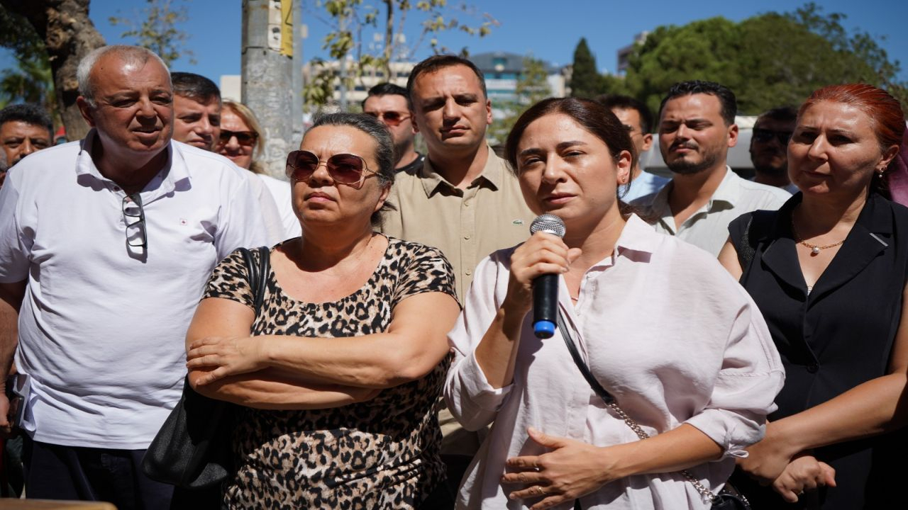 CHP Bornova’da ‘baba evi’ nöbeti