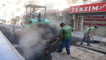Konak’ta asfalt seferberliği devam ediyor