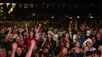 İzmir’in dev ekranlarında milli heyecan