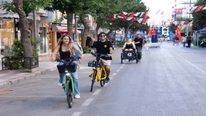 İzmir’de yayalar Otomobilsiz Kent Günü’nün keyfini sürdü