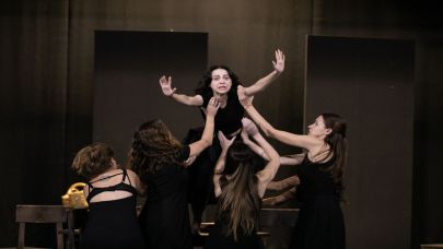 İzmir Şehir Tiyatroları “Cadı Kazanı” Oyununun Provalarına Devam Ediyor