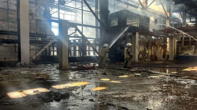 İzmir İtfaiyesi, ALOSBİ’deki fabrika yangınına müdahale etti