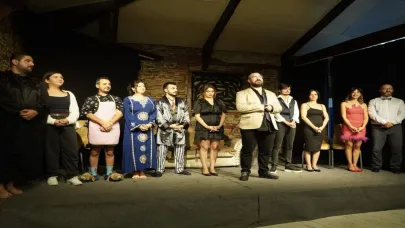 “Emlaktan Baba” Konak Sahne’de Kapalı Gişe Başlangıç Yaptı