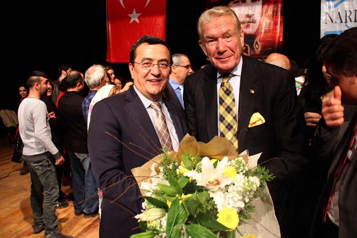 Narlıdere Ayakta İzledi