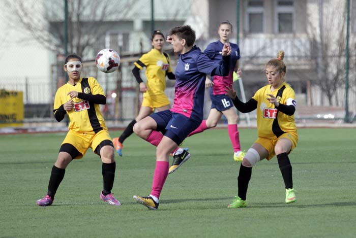 KONAK’IN YILDIZI DÜNYAYLA YARIŞIYOR