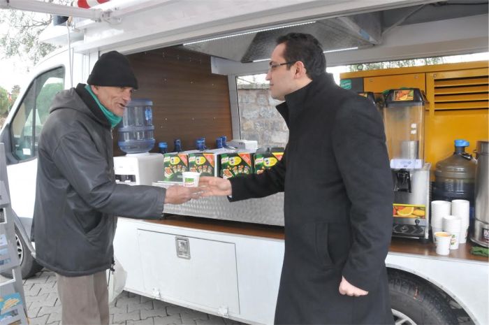 Soğuk günlerin sıcak çorbası Bornova Belediyesi’nden