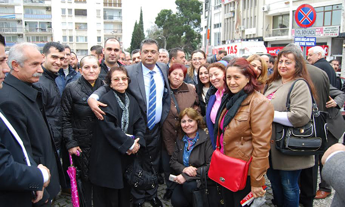 Sezer'e Bornova'da miting gibi karşılama