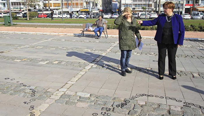 Kadınlar şiddete karşı duvar örüyor
