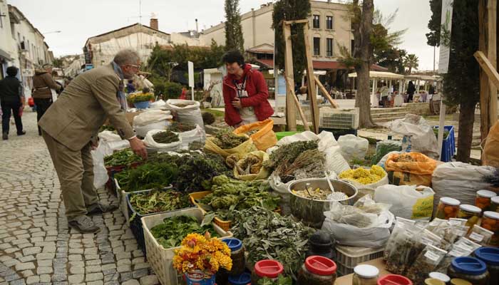 KARŞIYAKA MODA GÜNLERİ'NE HAZIR