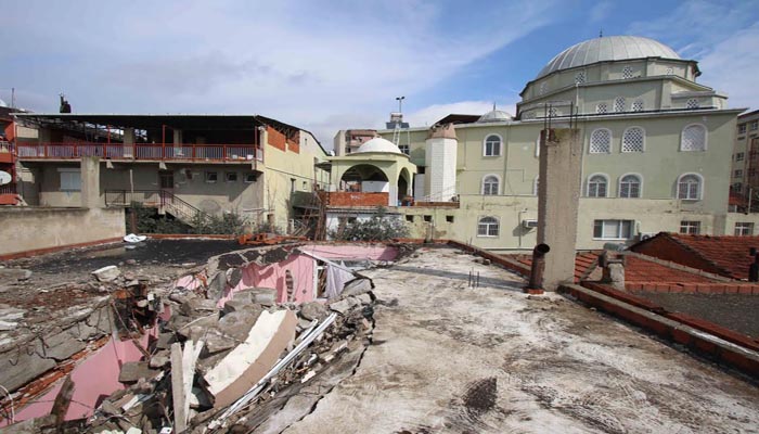 Minarenin yıktığı ev “imece usulü” yapılacak