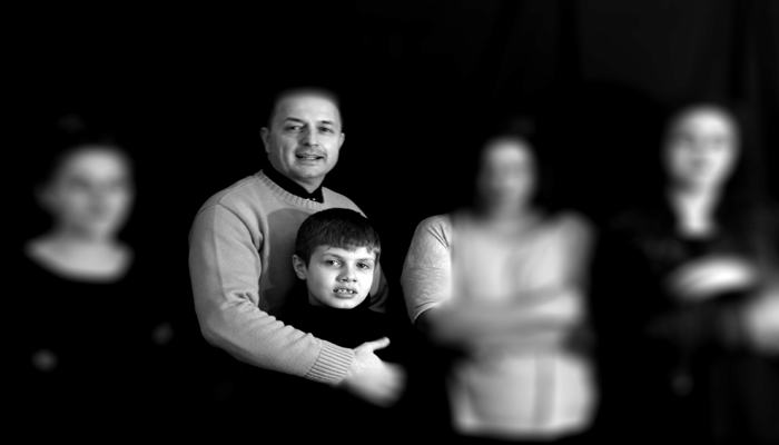 OĞLUNUN FOTOĞRAFLARIYLA OTİZME DİKKAT ÇEKECEK