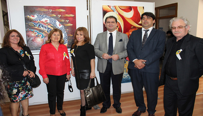 FOÇA’DA “ÖRGÜTLÜ SANAT İÇİN DAYANIŞMA SERGİSİ”