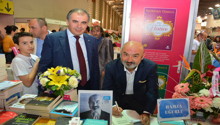 İZMİR’DE KİTABA GÖSTERİLEN İLGİ MUTLULUK VERİCİ