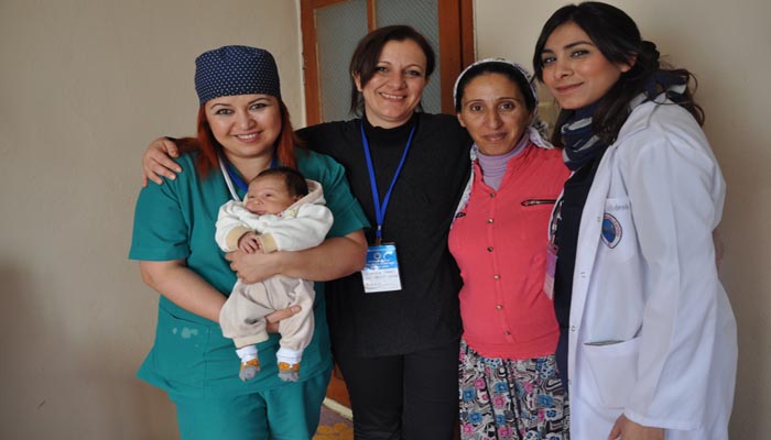 Menderes’te Anne ve Bebeklere Belediye Desteği