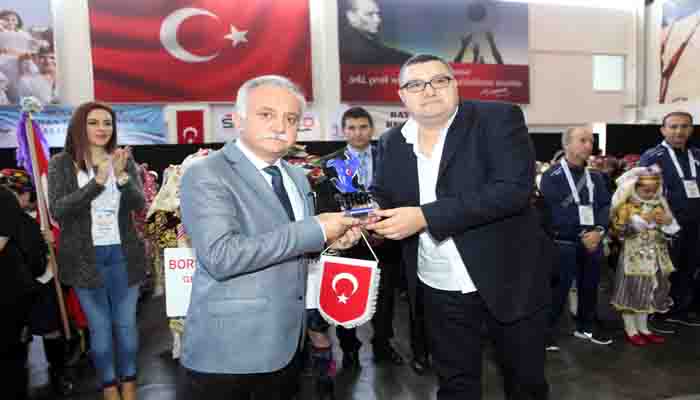 BAYRAKLI’DA EFELER KIYASIYA YARIŞTI