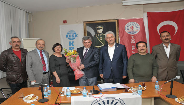GÜZELBAHÇE’DE MEMURLARIN TOPLU SÖZLEŞME SEVİNCİ