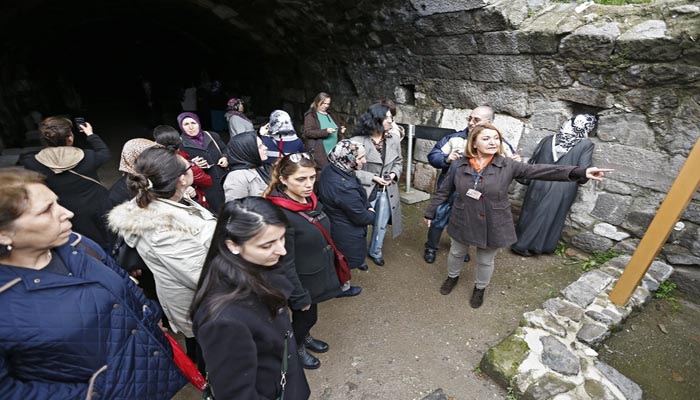 YAŞADIKLARI KENTİ GEZEREK TANIYORLAR