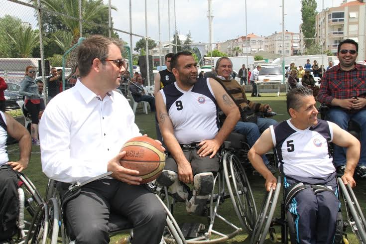 Buca’da engeller sporla kalkıyor