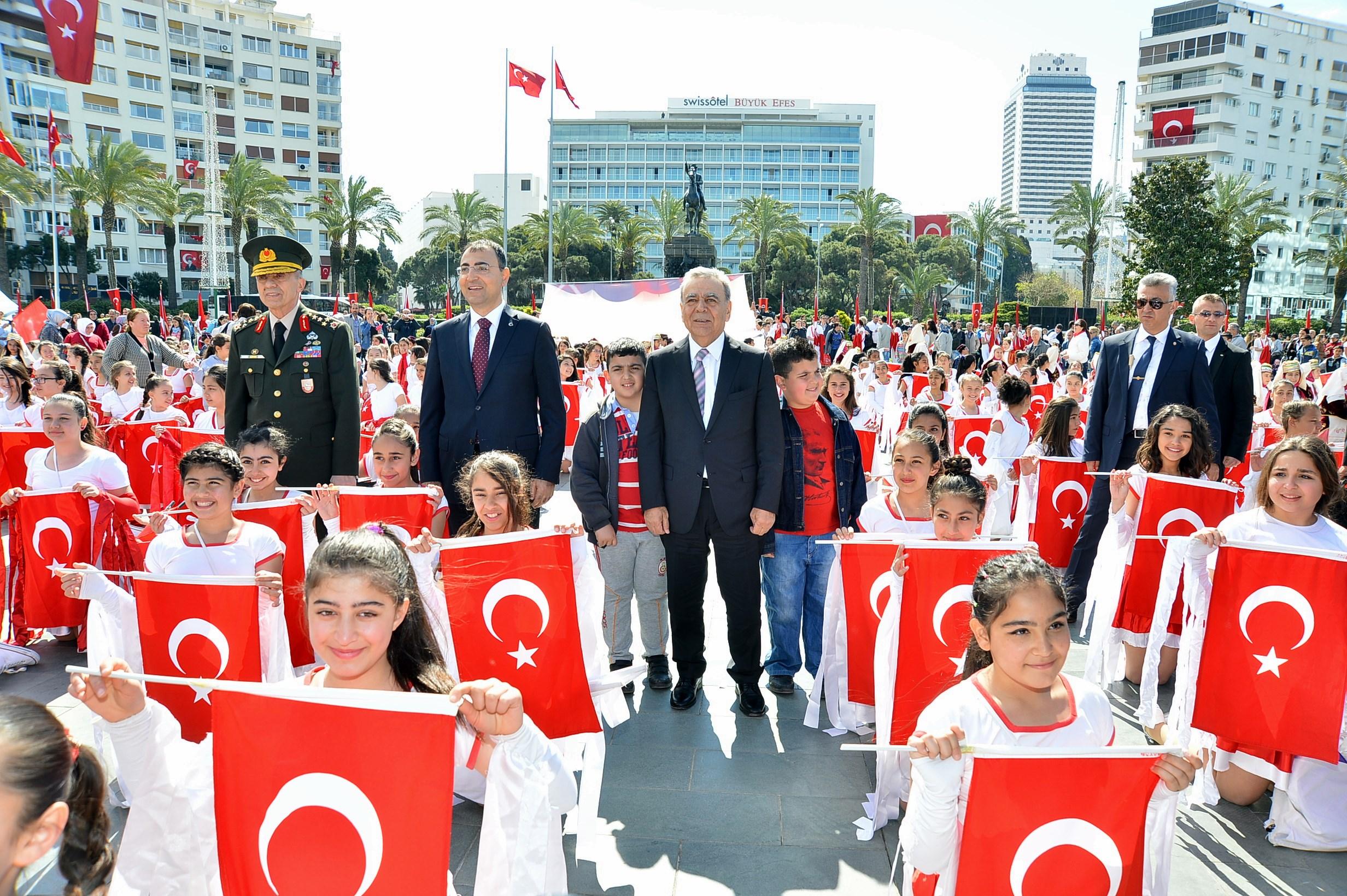 İzmir'de 23 Nisan Coşkusu