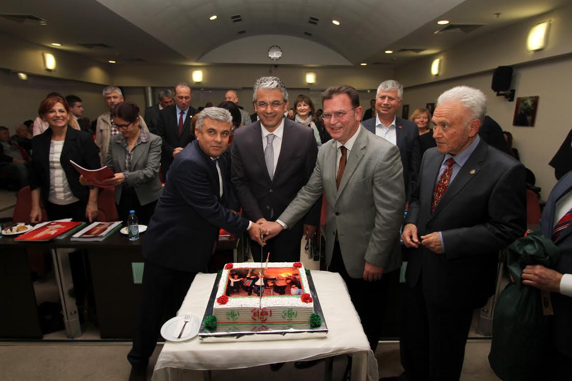 Mecliste pastalı kutlama