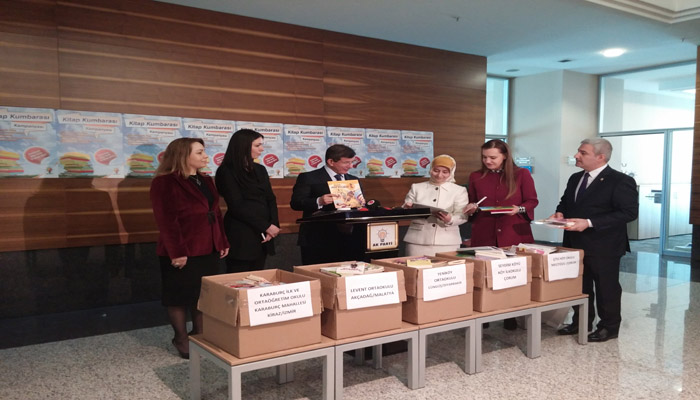BAŞBAKAN’DAN ‘KİTAP KUMBARASI’NA 5 SET KİTAP İLE DESTEK…