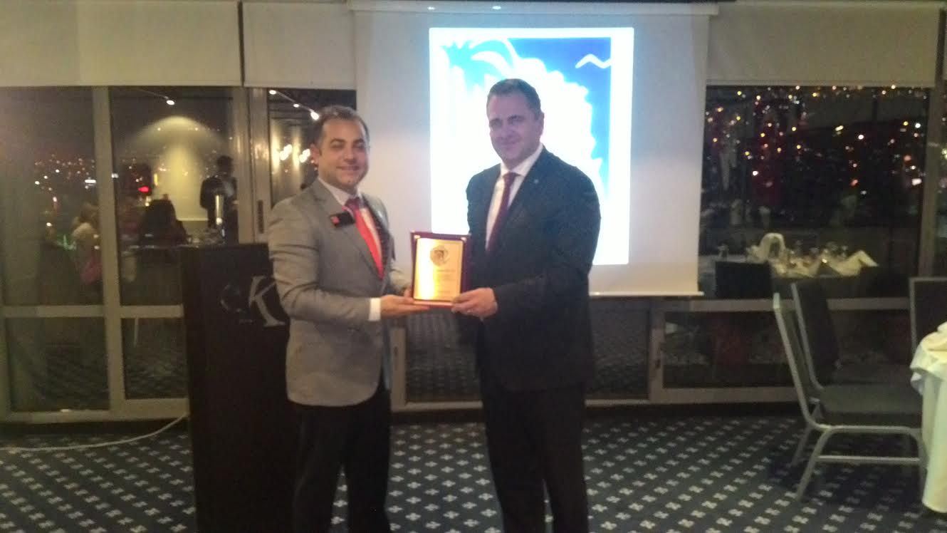 İZMİR ROTARACT’ TAN AYDIN ÖZCAN’ A ÖDÜL