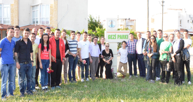 DENİZ GEZMİŞ VE ARKADAŞLARI DİKİLİ’DE ANILDI