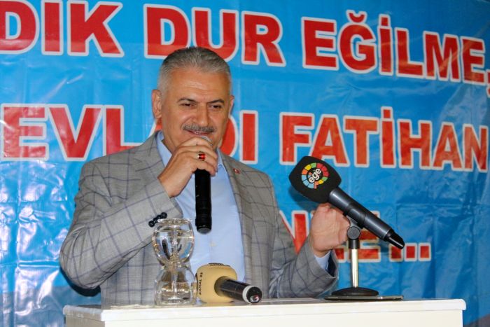 “ONLAR LAF UZMANI, BİZ HİZMET UZMANIYIZ”
