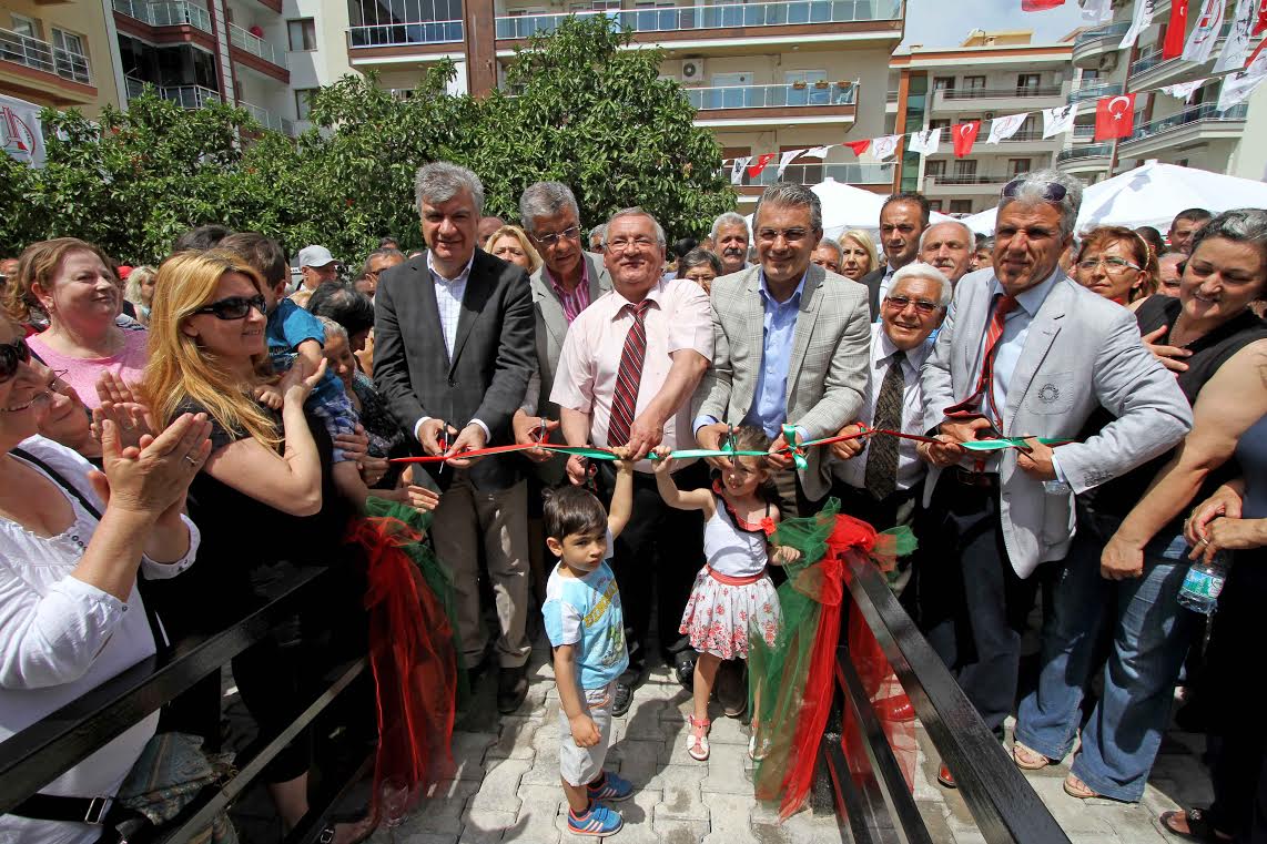 Karşıyaka’ya iki modern park